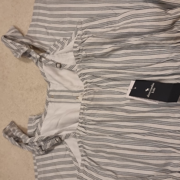 BNWT Abercrombie Kids Ruffle Strap Striped Jumpsuit - Picture 3 of 4